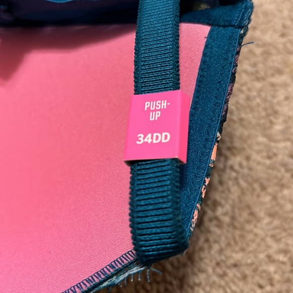 Victoria Secret | Push Up Bra - Picture 3 of 3